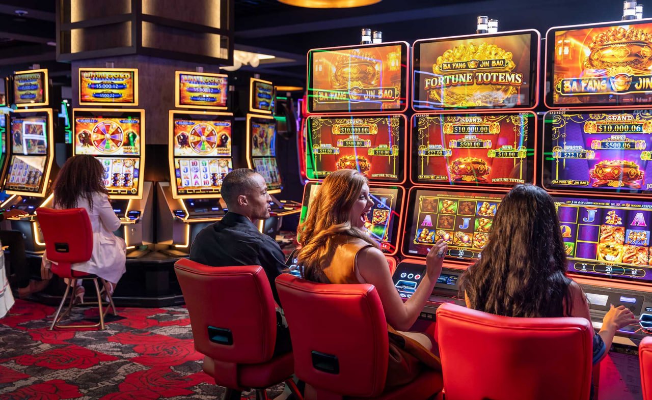 Halaman promosi motor slot77 menampilkan cashback mingguan yang tersedia untuk diklaim
